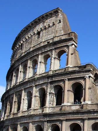 Columnas dóricas, jónicas y corintias del Coliseo de Roma