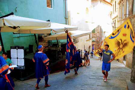 Barrios retándose previo a la competición del Paleo de Siena