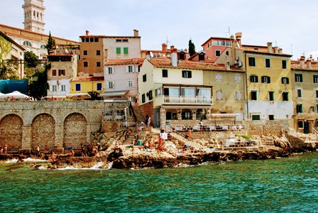 Espectacular baño en el pueblo de Rovinj (Croacia)