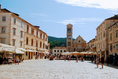 La preciosa ciudad de Hvar y su catedral de San Esteban (Croacia)