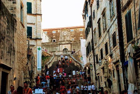 Imponentes escalinatas hasta la Iglesia de San Ignacio de Dubrovnik