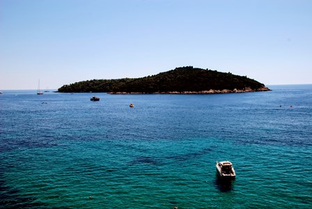 Motos de agua, kayak y divertida banana en la playa de Banje Beach en Dubrovnik