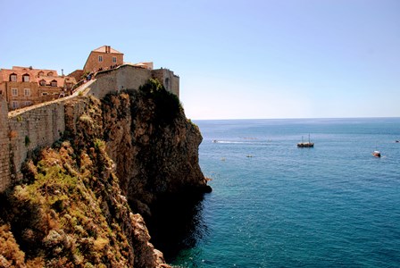 Murallas marítimas sobre los acantilados de Dubrovnik