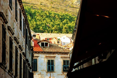 Tejas de distinto color en Dubrovnik tras los bombardeos de la Guerra de los Balcanes