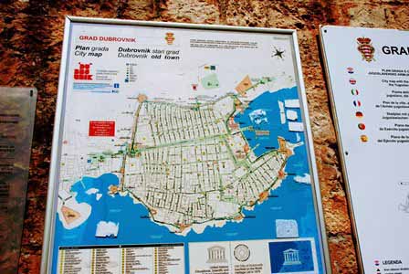 Mapa que indica los edificios que fueron dañados durante el bombardeo de los serbios a Dubrovnik