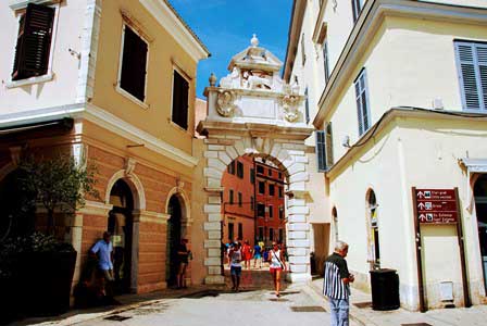 Arco Balbi, puerta de entrada del siglo XVII en Rovinj (Croacia)