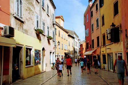 Calle Carera, la avenida principal de Rovinj (Croacia)