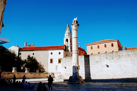 Columna de la Vergüenza en el foro romano de Zadar (Croacia)