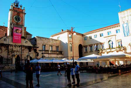 La animada Plaza del Pueblo o Trg Narodni de Zadar