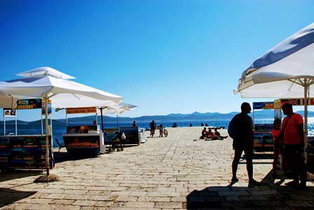 Puerto de Zadar donde hay multiples excursiones en barco