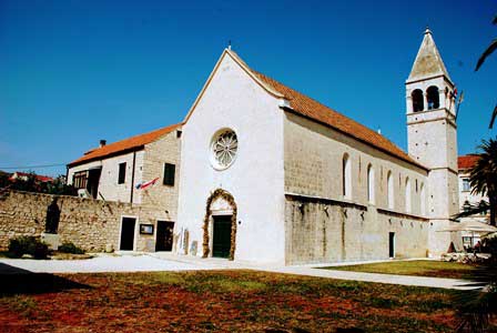 Iglesia y monasterio de Santo Domingo en Trogir (Croacia)