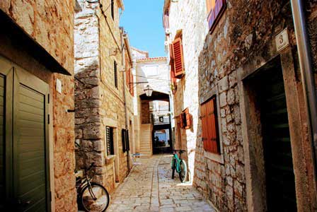 Preciosas callejuelas en Stari Grad (Isla de Hvar)