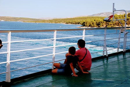 Relajante trayecto en el ferry de Split a la Isla de Hvar (Croacia)